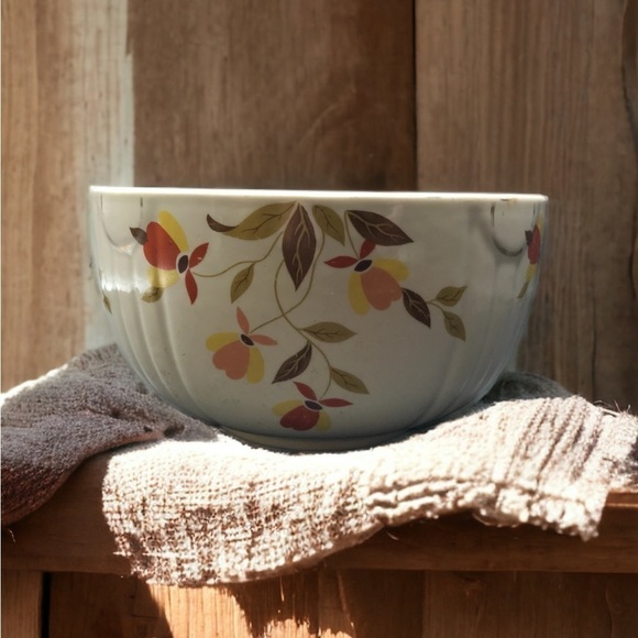Vintage Hall Autumn Leaf Large Serving Bowl - Picture 1 of 6